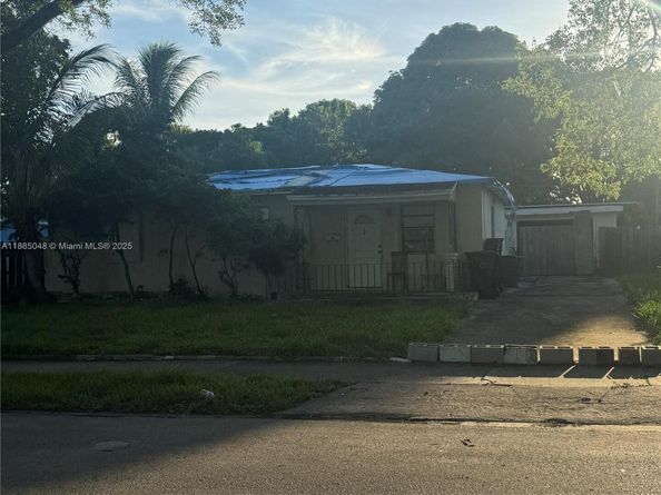 3033 Clyde Rd, West Palm Beach FL 33405