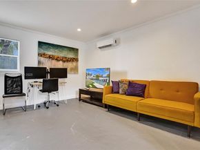 1124 NE 6th St, Hallandale Beach FL 33009