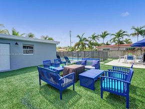 1124 NE 6th St, Hallandale Beach FL 33009