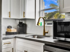 1124 NE 6th St, Hallandale Beach FL 33009