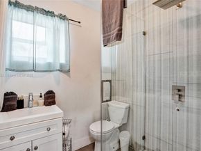1124 NE 6th St, Hallandale Beach FL 33009