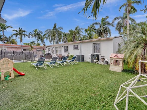 1124 NE 6th St, Hallandale Beach FL 33009