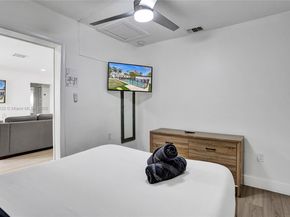 1124 NE 6th St, Hallandale Beach FL 33009