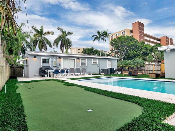1124 NE 6th St, Hallandale Beach FL 33009