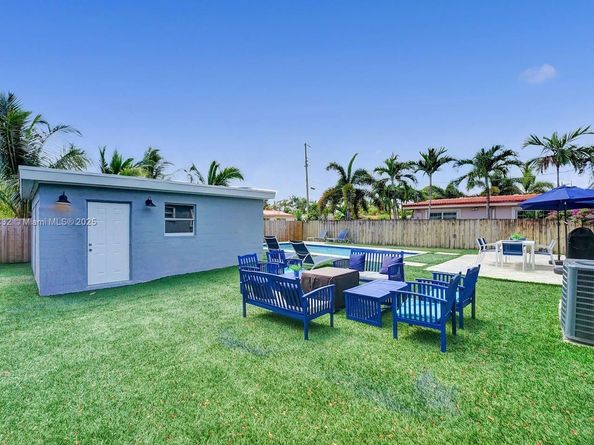 1124 NE 6th St, Hallandale Beach FL 33009