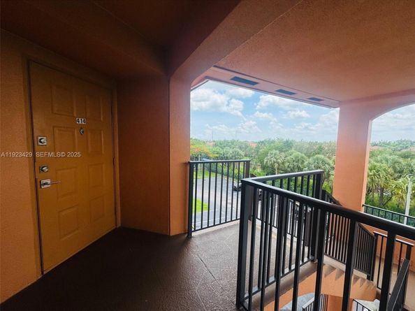 701 SW 142nd Ave 414S, Pembroke Pines FL 33027