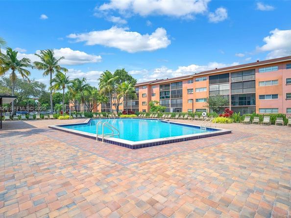 701 SW 142nd Ave 414S, Pembroke Pines FL 33027