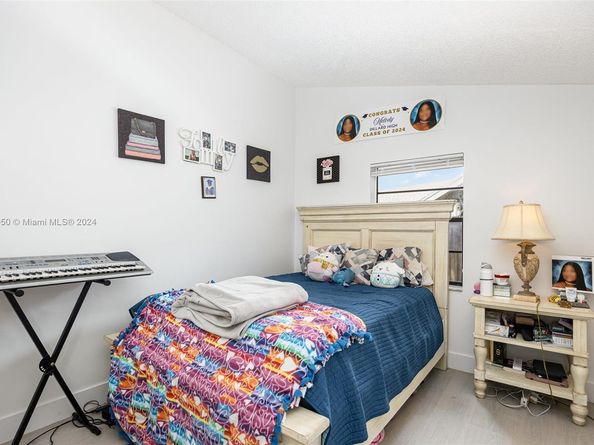 8205 SW 12th Pl, North Lauderdale FL 33068