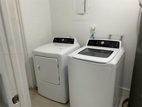 8205 SW 12th Pl, North Lauderdale FL 33068