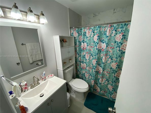 8205 SW 12th Pl, North Lauderdale FL 33068