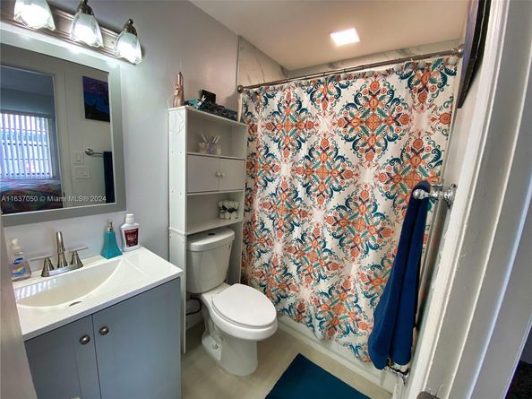 8205 SW 12th Pl, North Lauderdale FL 33068