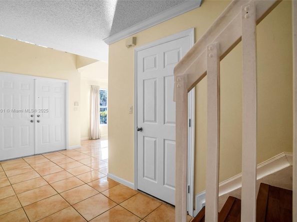239 Mahogany Ter, Davie FL 33325