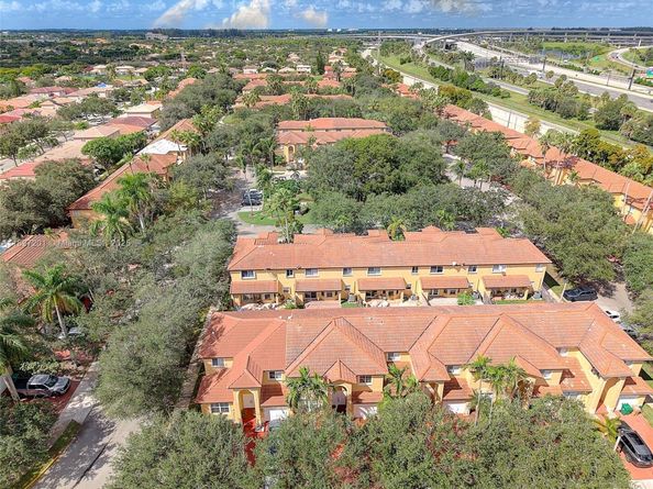 239 Mahogany Ter, Davie FL 33325