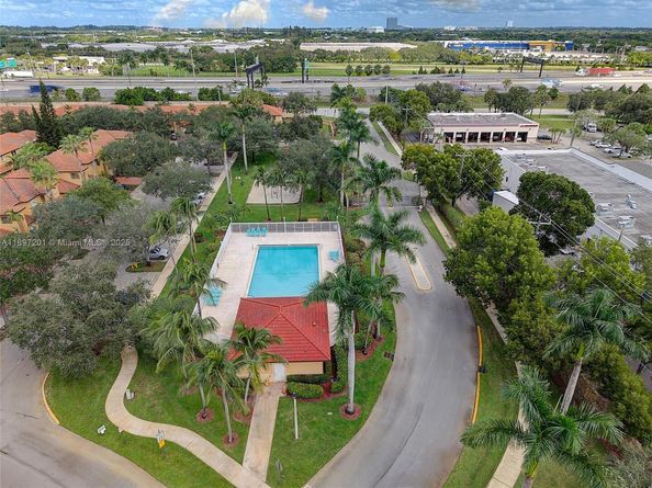 239 Mahogany Ter, Davie FL 33325