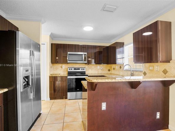 239 Mahogany Ter, Davie FL 33325