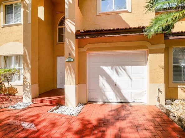 239 Mahogany Ter, Davie FL 33325