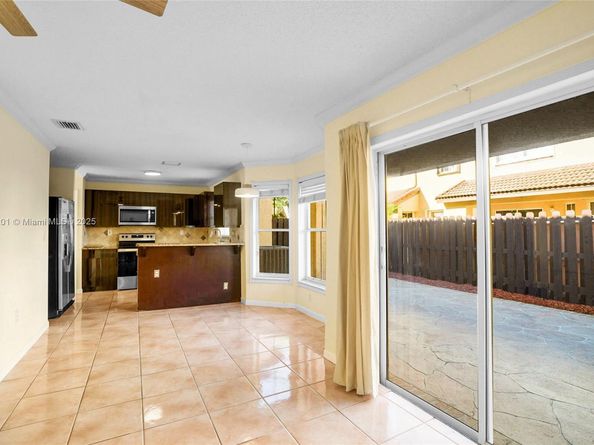 239 Mahogany Ter, Davie FL 33325