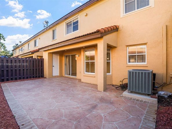 239 Mahogany Ter, Davie FL 33325