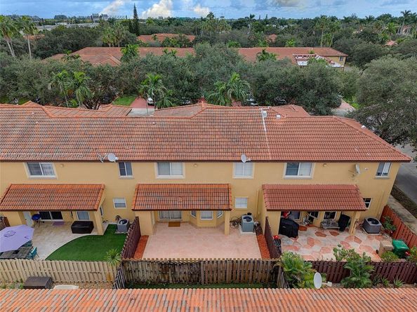 239 Mahogany Ter, Davie FL 33325