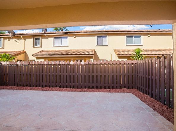 239 Mahogany Ter, Davie FL 33325