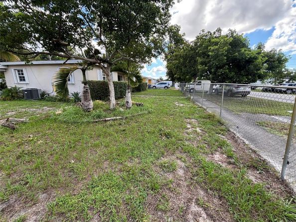3351 NW 175th St, Miami Gardens FL 33056