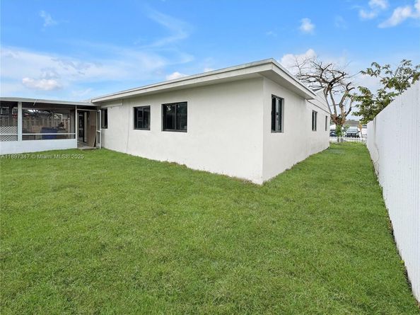 1449 SW 49th Ave, Fort Lauderdale FL 33317