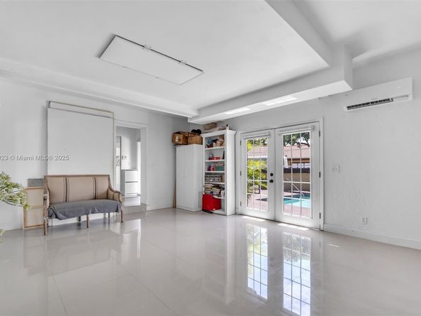 1006 NE 202nd Ln, Miami FL 33179