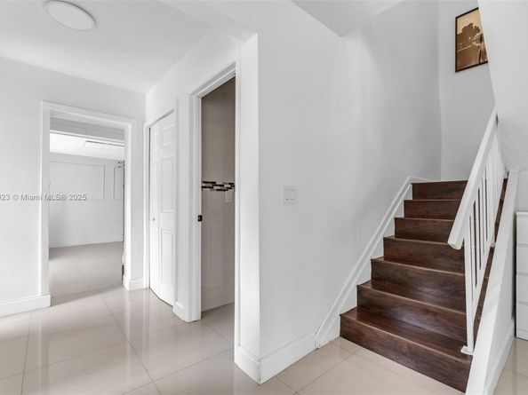 1006 NE 202nd Ln, Miami FL 33179