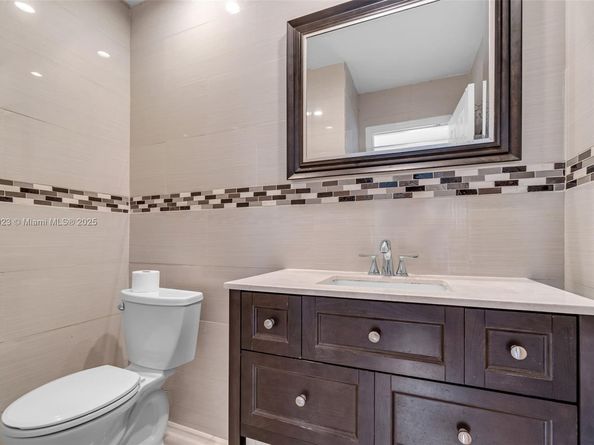 1006 NE 202nd Ln, Miami FL 33179