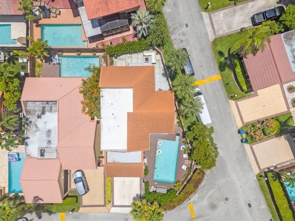 1006 NE 202nd Ln, Miami FL 33179