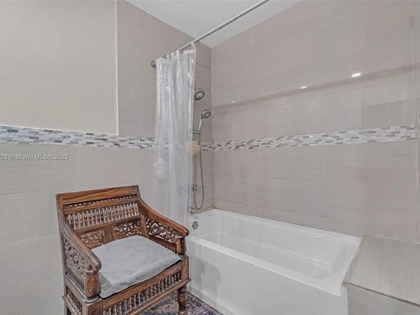 1006 NE 202nd Ln, Miami FL 33179