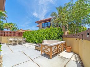 1006 NE 202nd Ln, Miami FL 33179