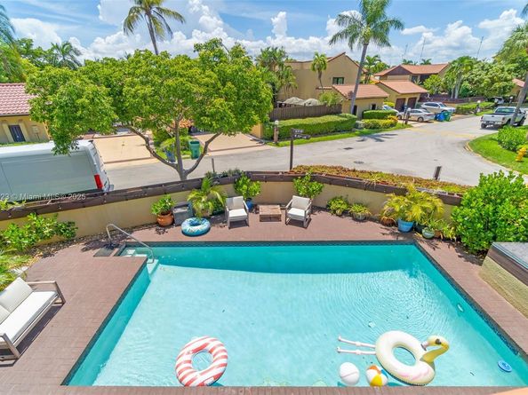 1006 NE 202nd Ln, Miami FL 33179