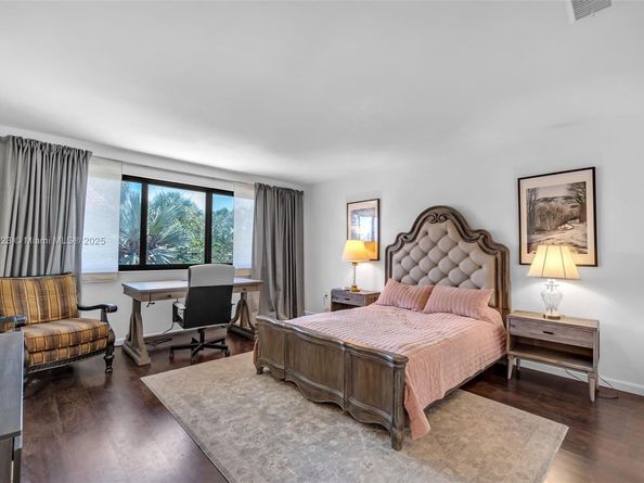 1006 NE 202nd Ln, Miami FL 33179