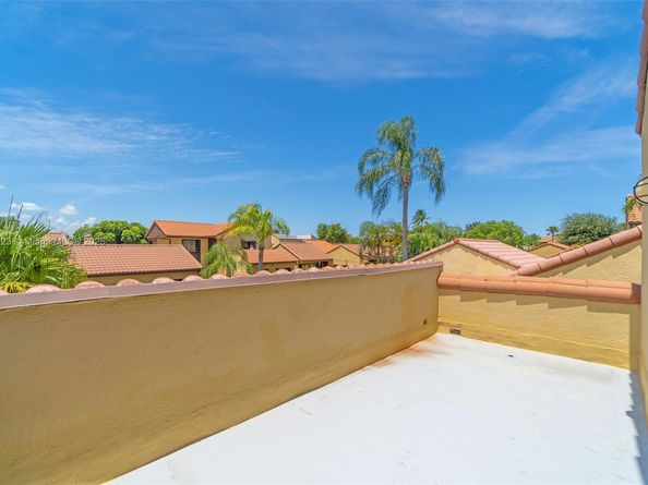 1006 NE 202nd Ln, Miami FL 33179