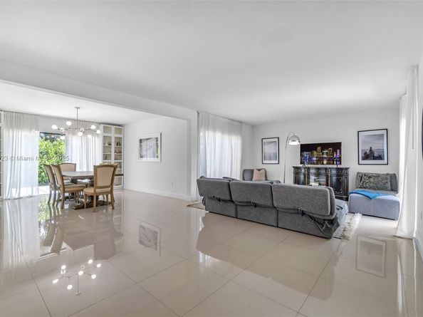 1006 NE 202nd Ln, Miami FL 33179