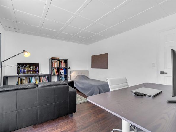 1006 NE 202nd Ln, Miami FL 33179