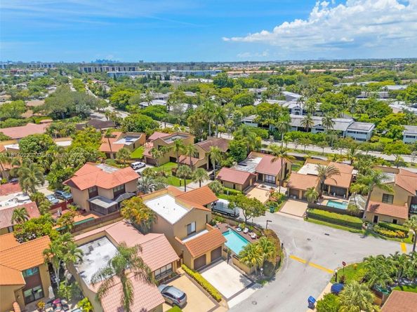 1006 NE 202nd Ln, Miami FL 33179