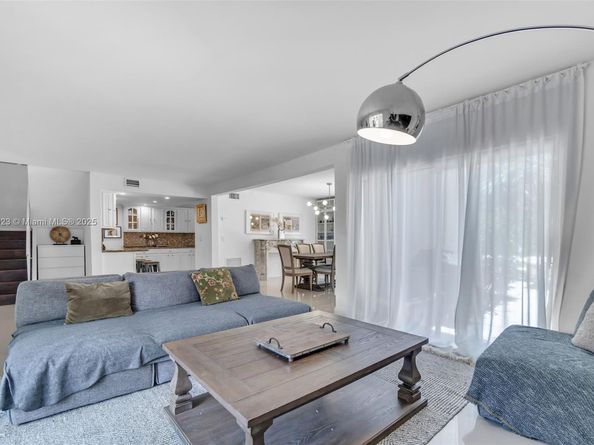 1006 NE 202nd Ln, Miami FL 33179