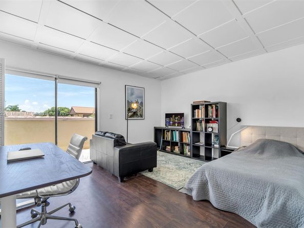 1006 NE 202nd Ln, Miami FL 33179