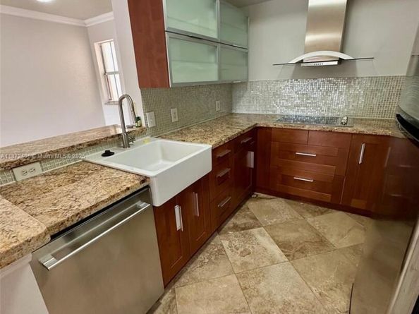 2424 Centergate Dr 204, Miramar FL 33025