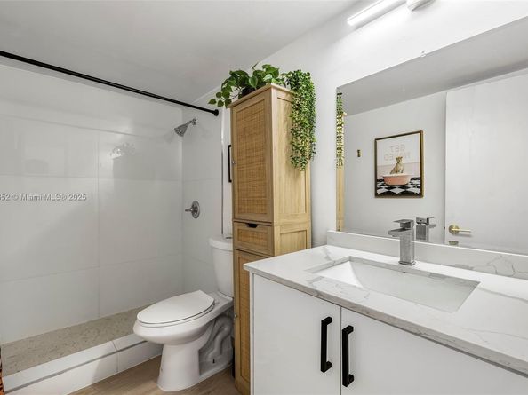 345 Ocean Dr 718, Miami Beach FL 33139