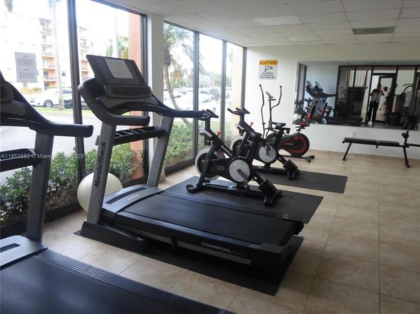 9350 Fontainebleau Blvd 515, Miami FL 33172