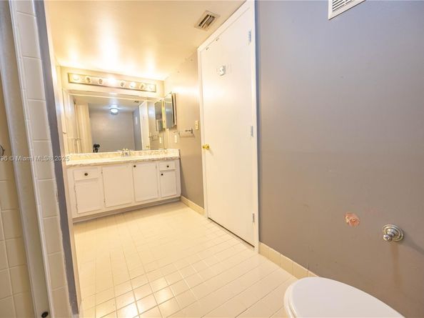 9740 W Mcnab Rd 111, Tamarac FL 33321