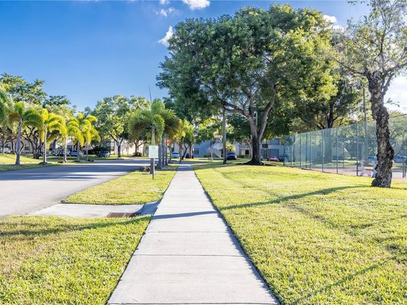 9740 W Mcnab Rd 111, Tamarac FL 33321
