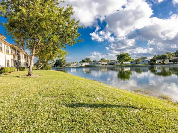 9740 W Mcnab Rd 111, Tamarac FL 33321