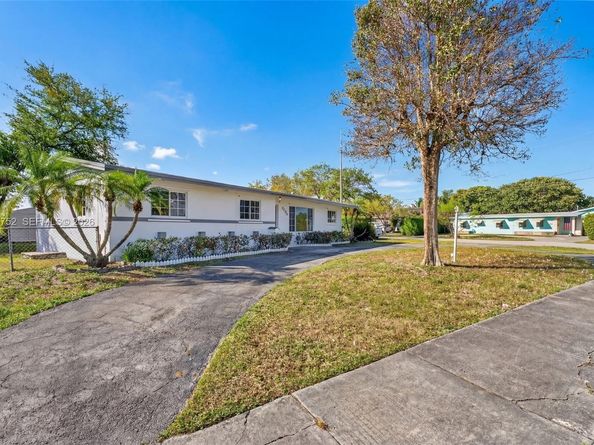 11190 SW 57th St, Miami FL 33173