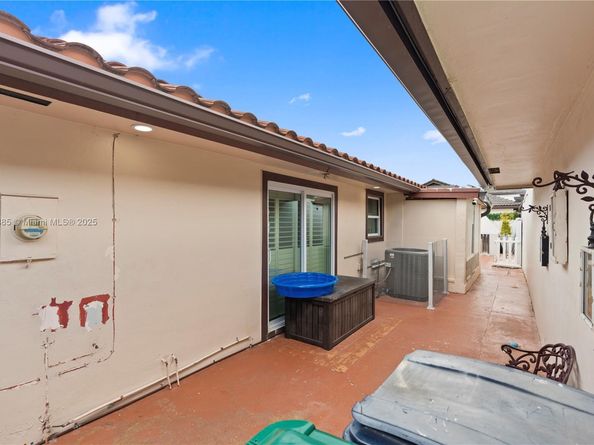 851 NW 132nd Pl, Miami FL 33182