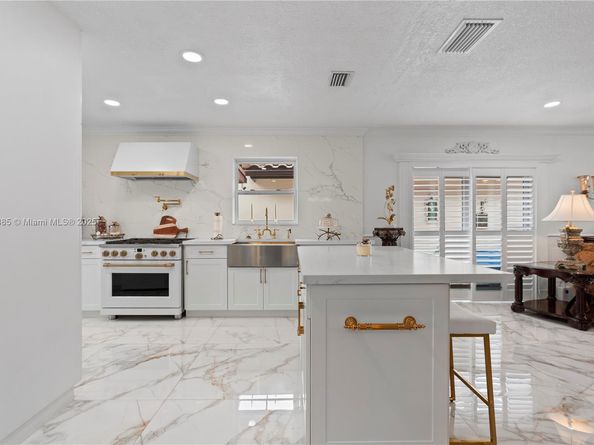851 NW 132nd Pl, Miami FL 33182