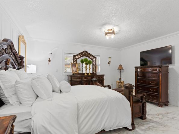851 NW 132nd Pl, Miami FL 33182